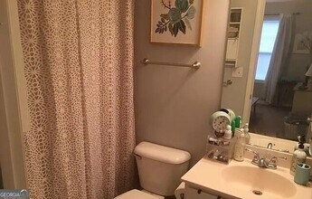 2070 Lakeside Dr in Athens, GA - Building Photo - Building Photo