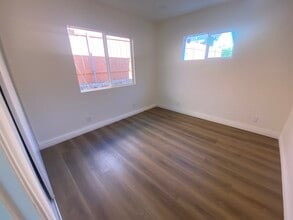 2425 N Parish Pl in Burbank, CA - Building Photo - Building Photo