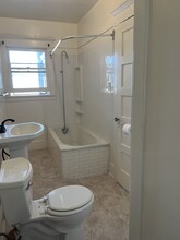 616 S Louise St, Unit 4 in Glendale, CA - Building Photo - Building Photo