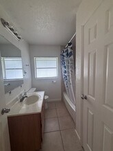 8610 Oak Bluff Dr in Orlando, FL - Building Photo - Building Photo