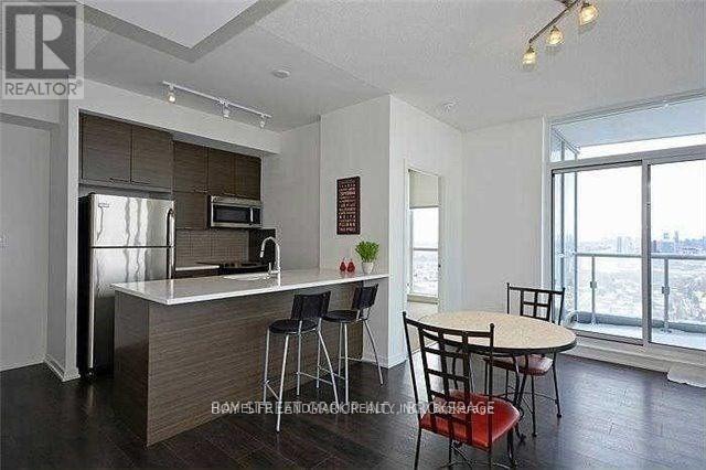 66 Forest Manor Rd in Toronto, ON - Building Photo - Building Photo