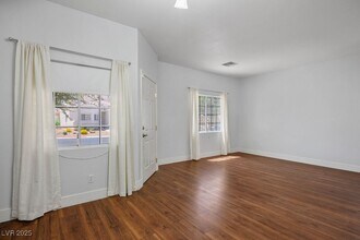 5870 Gentleslope St in Henderson, NV - Building Photo - Building Photo