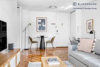 606 1st Ave. in New York, NY - Building Photo - Building Photo