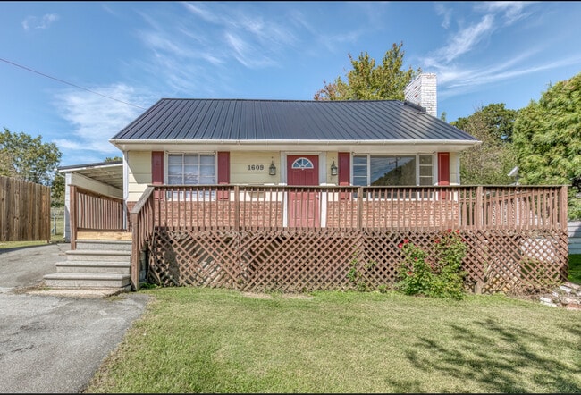 property at 1609 E Fairview Ave