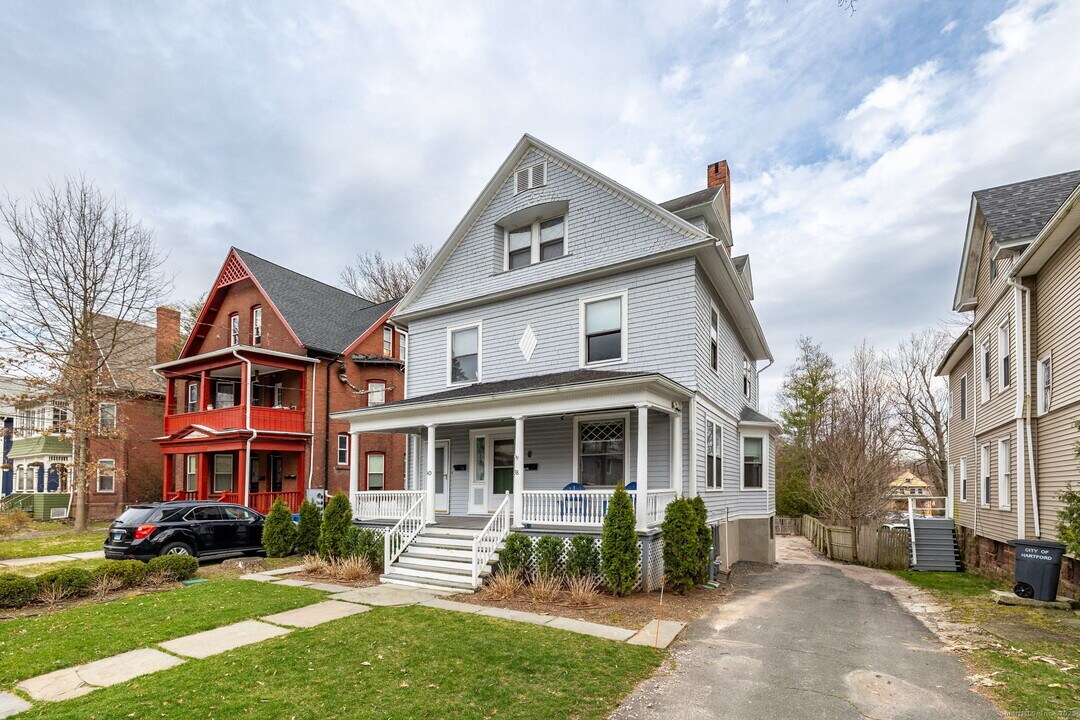 38-40-40 Sherman St in Hartford, CT - Building Photo