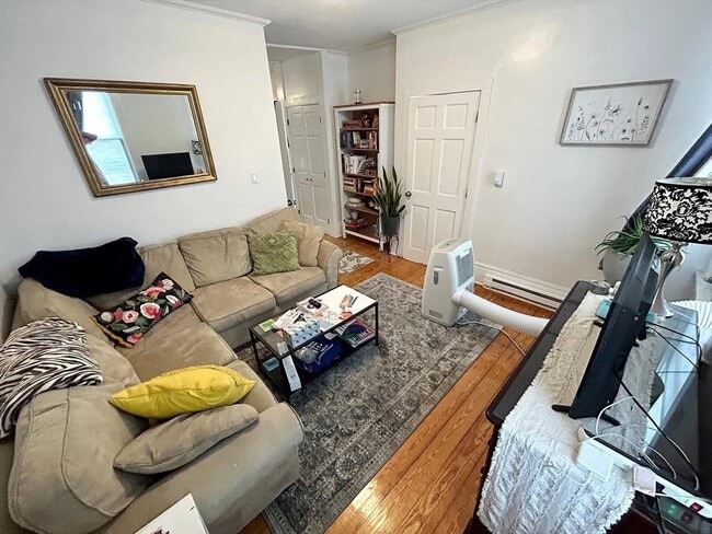 369 Dorchester St, Unit 3 in Boston, MA - Foto de edificio - Building Photo