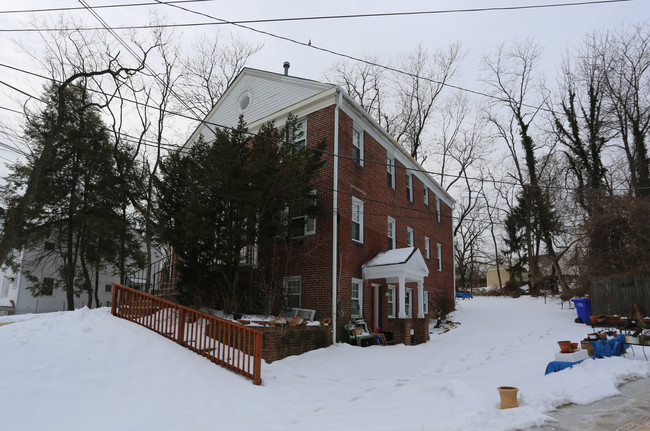 8102 Greenwood Ave in Takoma Park, MD - Building Photo - Building Photo