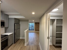 1214 N La Salle Dr, Unit J08P in Chicago, IL - Building Photo