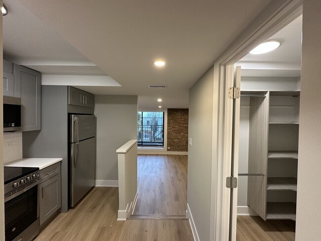 1214 N La Salle Dr, Unit J08P