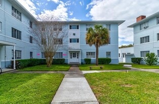 500 S Beach St, Unit D1 in Daytona Beach, FL - Building Photo