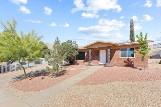 304 Carnival Dr in El Paso, TX - Building Photo - Building Photo