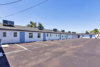 Turney Apartments in Phoenix, AZ - Building Photo - Building Photo