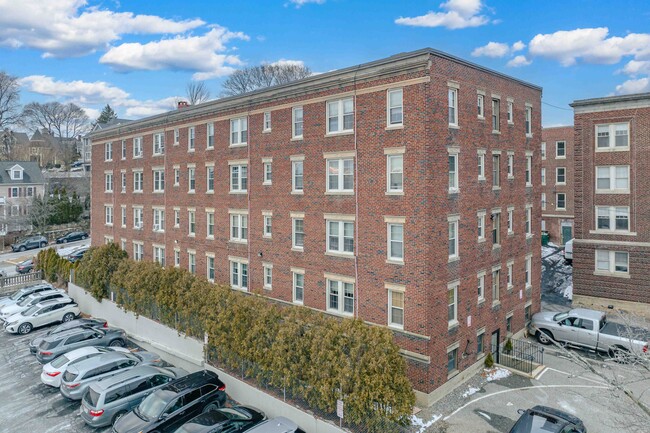 15 Governors Ave in Medford, MA - Foto de edificio - Building Photo