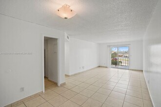 18100 Atlantic Blvd in Sunny Isles Beach, FL - Building Photo - Building Photo