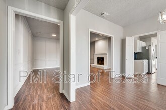 13214 Fall Manor Dr in Dallas, TX - Building Photo - Building Photo