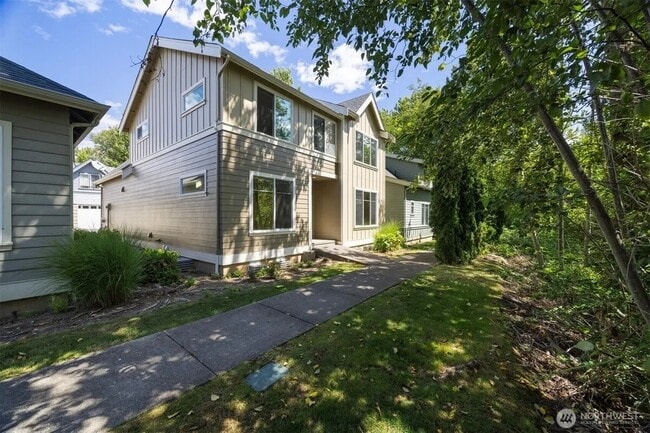 6214 Malloy Ave in Ferndale, WA - Foto de edificio - Building Photo