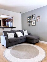 243 W 13th Ave in Anchorage, AK - Building Photo