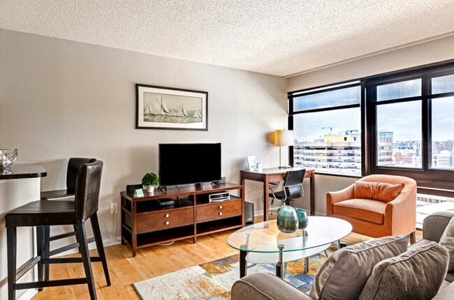 127 Greyrock Pl in Stamford, CT - Building Photo - Building Photo
