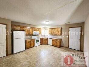 1916 S Arrowhead Ct in Independence, MO - Building Photo - Building Photo