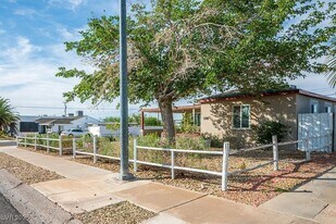 601 Burton St in Henderson, NV - Building Photo