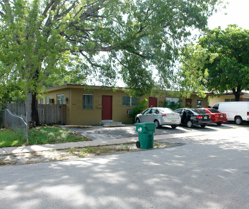 11231 NE 12th Ave in Miami, FL - Building Photo