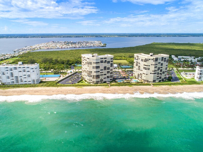 9550 S Ocean Dr in Jensen Beach, FL - Building Photo - Building Photo