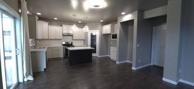 3489 N Cooper Ave in Meridian, ID - Building Photo - Building Photo