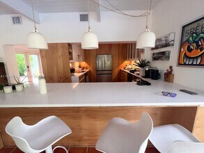 240 Greenwood Dr in Key Biscayne, FL - Building Photo - Building Photo