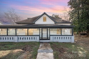 1201 S Lafayette St in Shelby, NC - Building Photo