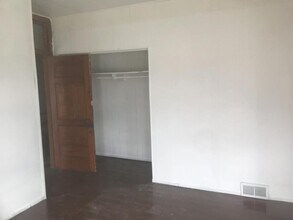 614 1/2 W Stephenson St in Freeport, IL - Building Photo - Building Photo