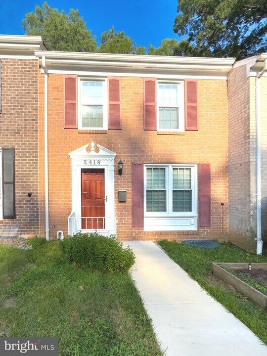 2419 Ansdel Ct in Reston, VA - Building Photo