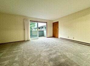 1804 NE Schuyler St in Portland, OR - Building Photo - Building Photo