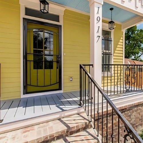 property at 1917 N Derbigny St