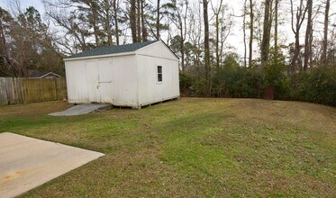 2410 Bradford St in Morehead City, NC - Building Photo - Building Photo