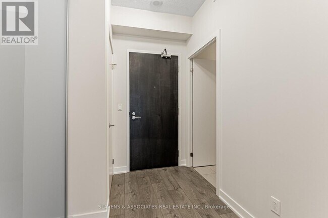 297 College St in Toronto, ON - Building Photo - Building Photo