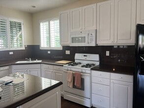 104 W Santa Clara St in Ventura, CA - Building Photo - Building Photo