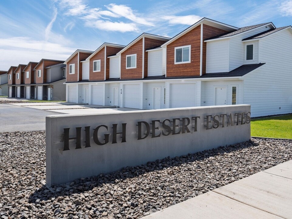 High Desert Estates in Quincy, WA - Foto de edificio