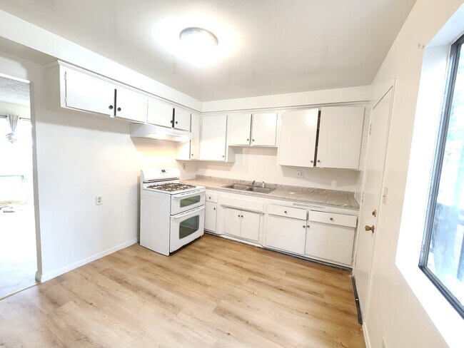 1733 W 144th St in Gardena, CA - Building Photo - Building Photo