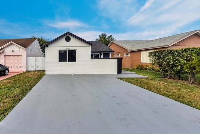 20328 NW 33rd Ave in Miami Gardens, FL - Building Photo - Building Photo