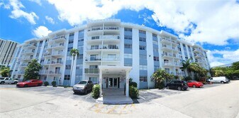 16465 NE 22nd Ave in Miami, FL - Building Photo