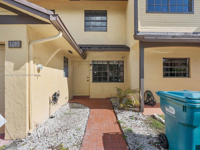 1089 NE 210th Terrace in Miami, FL - Building Photo - Building Photo