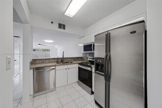 139 Riviera Cir in Weston, FL - Foto de edificio - Building Photo