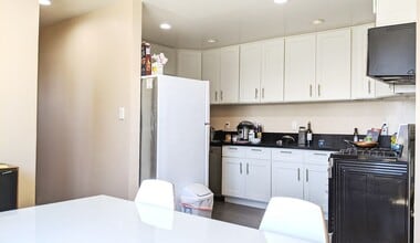 1299 W 37th Dr in Los Angeles, CA - Building Photo - Building Photo