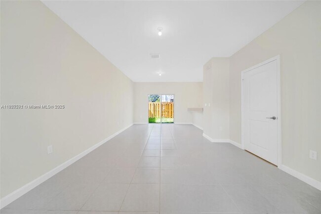 12918 NW 23rd Pl in Miami, FL - Building Photo - Building Photo