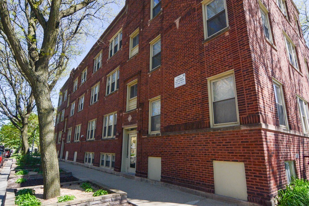 2921 W George St in Chicago, IL - Building Photo