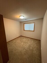 105 Mulberry Loop NE in Minot, ND - Building Photo - Building Photo