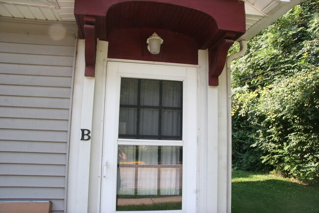 491 Robinson St, Unit B-1 in West Lafayette, IN - Foto de edificio - Building Photo