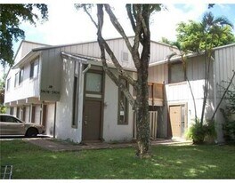 5814 NW 21st St in Lauderhill, FL - Building Photo