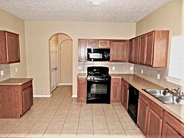 22211 Hesse Ct in Katy, TX - Building Photo - Building Photo