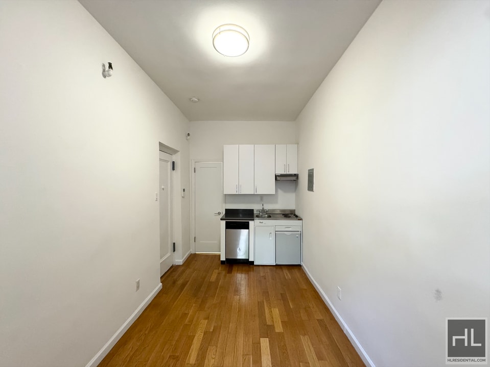 WEST 11 STREET in New York, NY - Building Photo